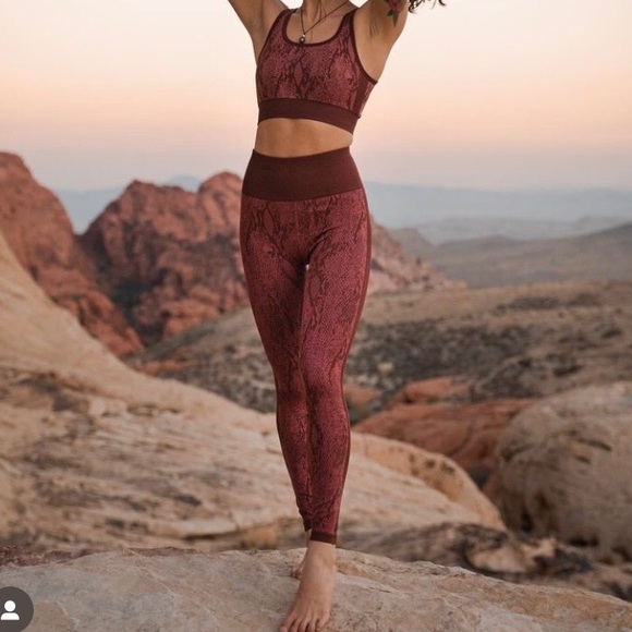 Fabletics Set - Picture 10 of 10